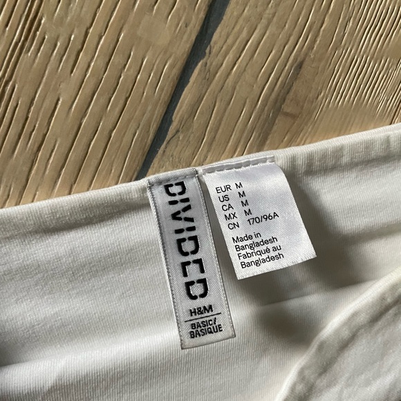 White crop tube top women. Size medium. - Picture 3 of 3